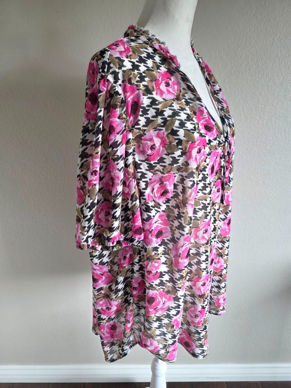 TORRID Pink Rose Floral Houndstooth Chiffon Puff Sleeve Blouse Ruffle Plus 1X - Picture 3 of 7